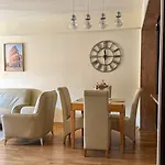 아파트 The Copper Leather